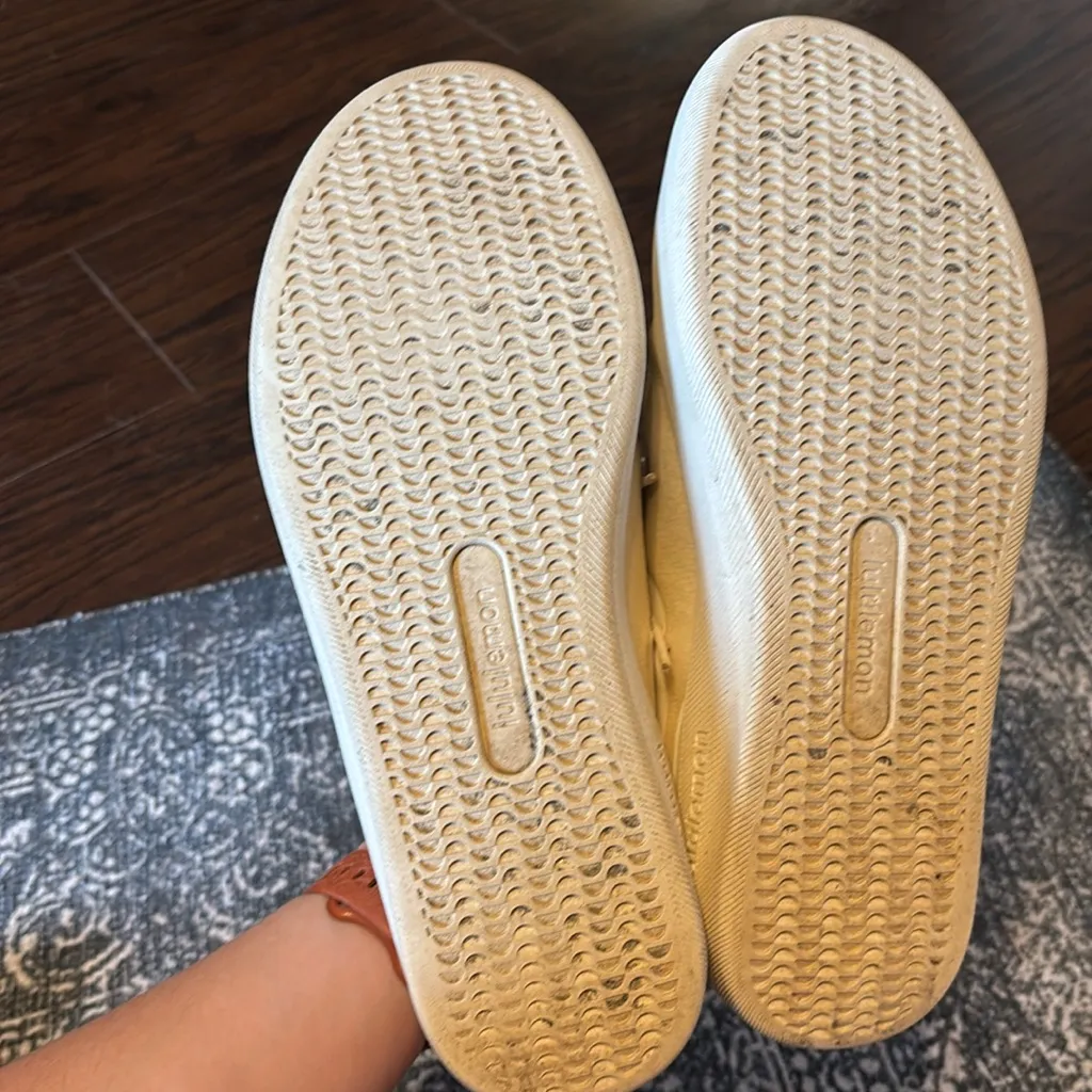 City verse lululemon shoes - Image 4