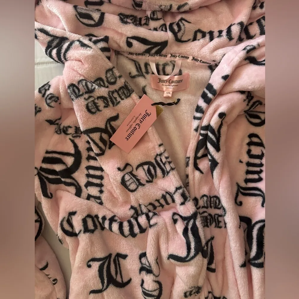 Juicy Couture  Sleepwear Pink & Black Short Robe. US size S/M. Belted 2 pockets - Image 2