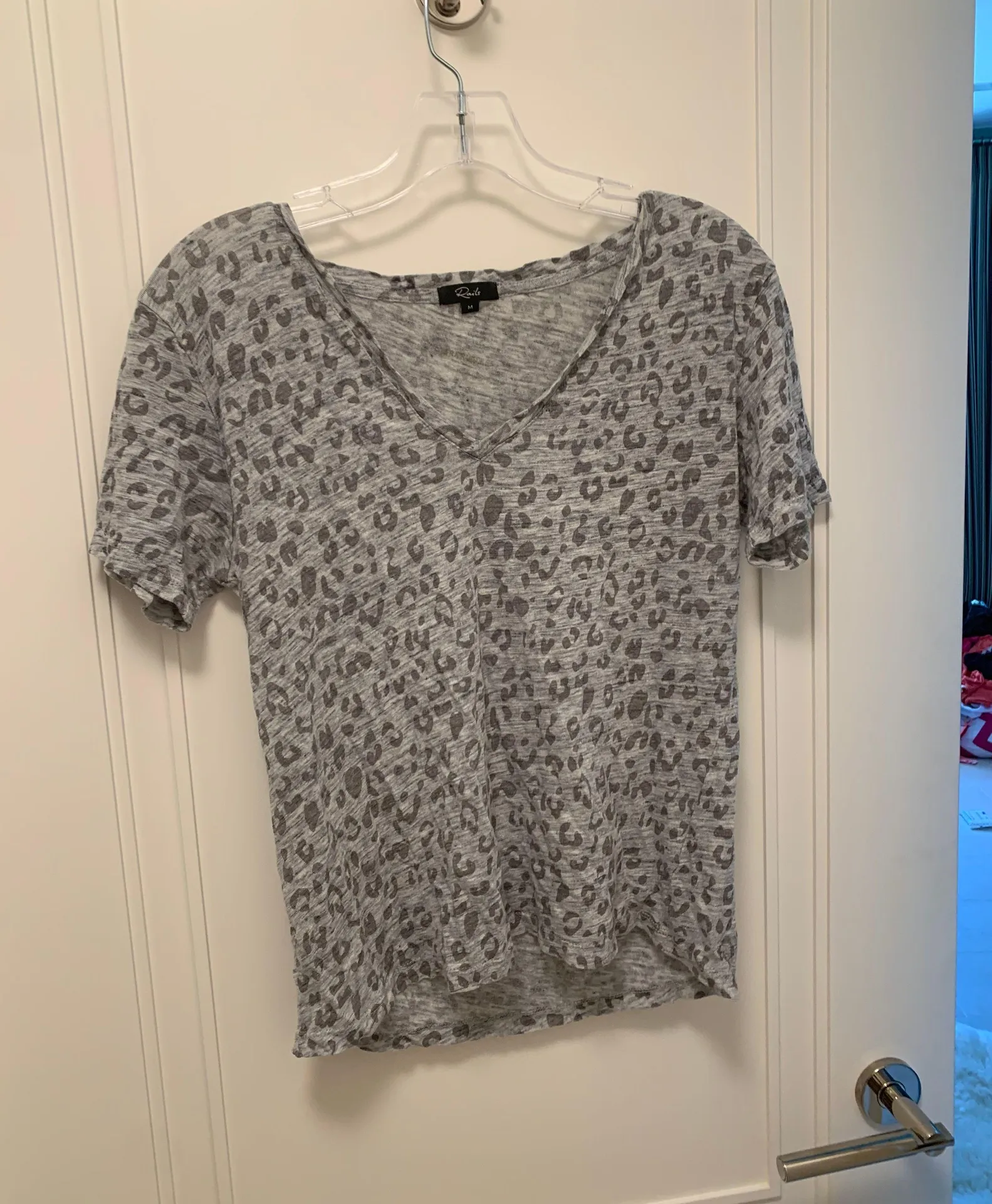 Animal-Print V-Neck Tee T-Shirt - Image 2