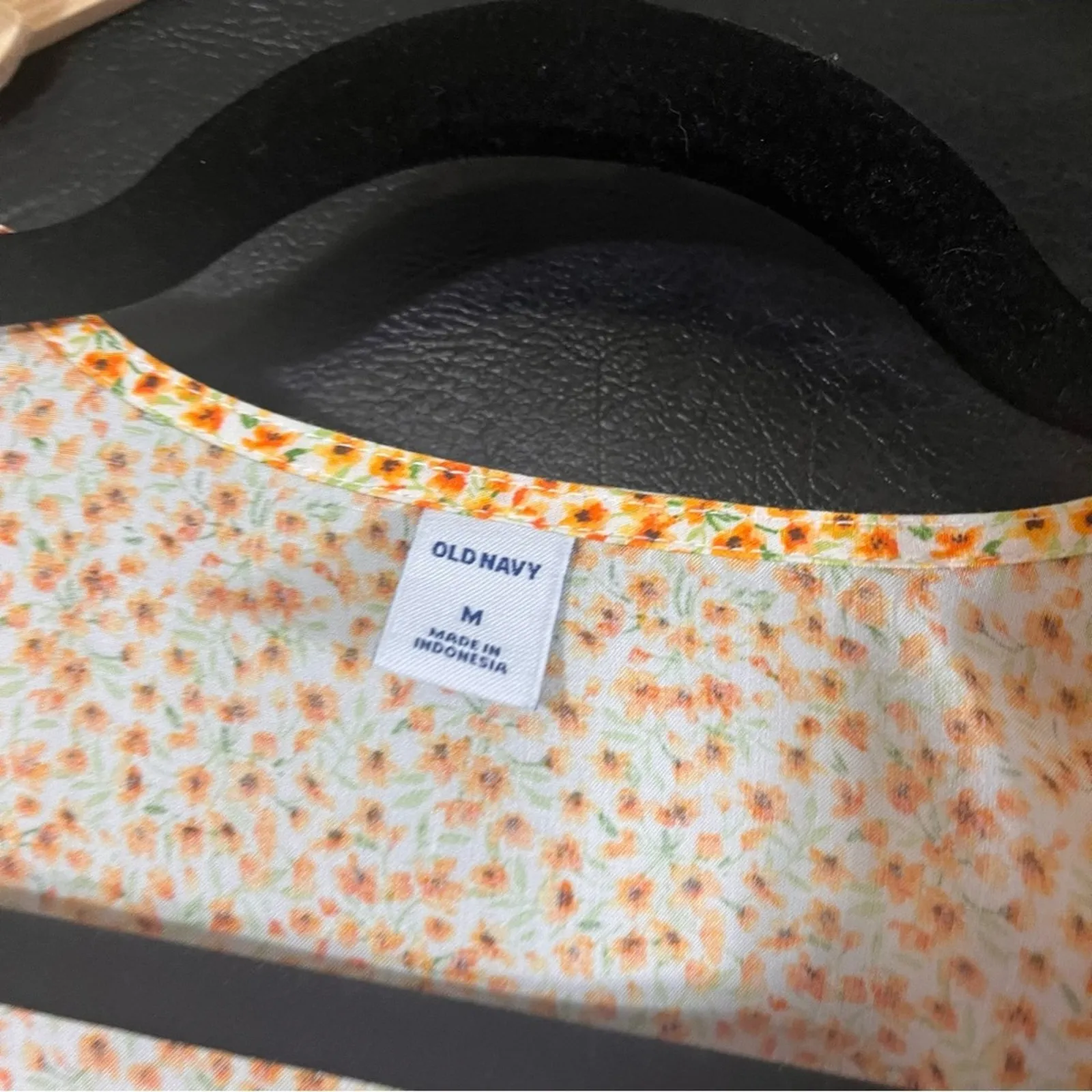 Old Navy Orange Floral Wrap Top‎ Size Medium - Image 7