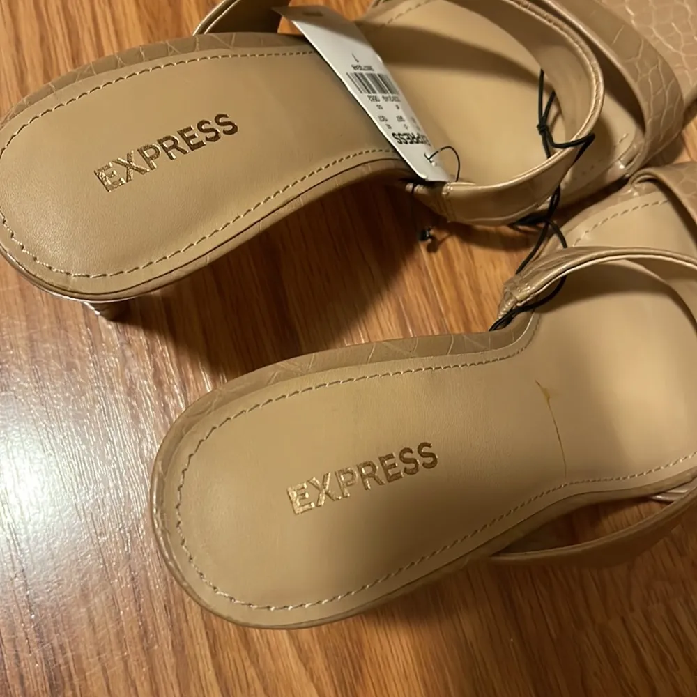 NWT Express Beige Snakeskin Strapless Open Toe Heel - Image 4