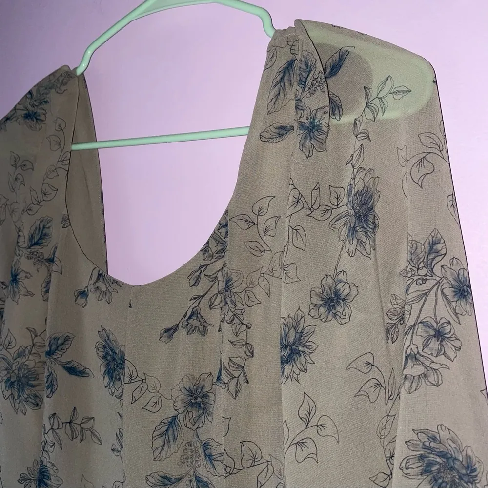 NEW House of Harlow XS Cropped Blouse Chiffon Floral Top - Image 2