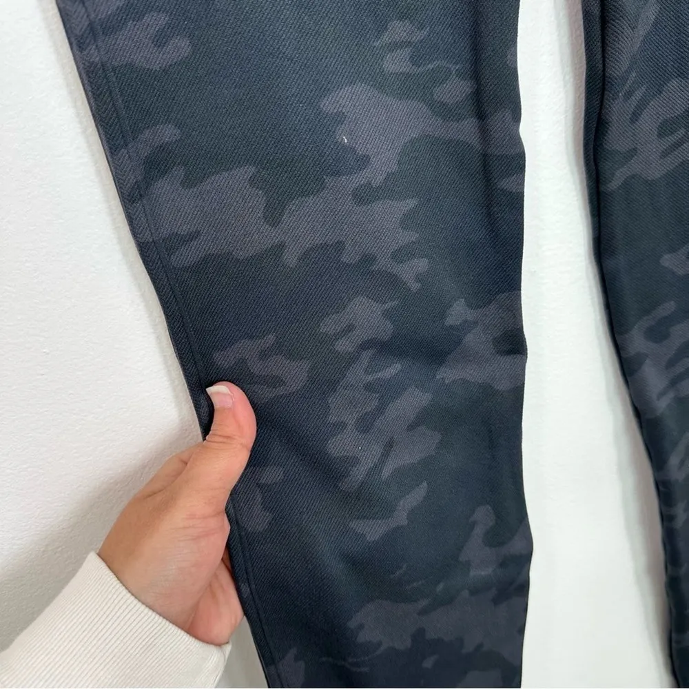 Spanx Look at Me Now High-Waisted Seamless Leggings Black Camo Large - Image 6