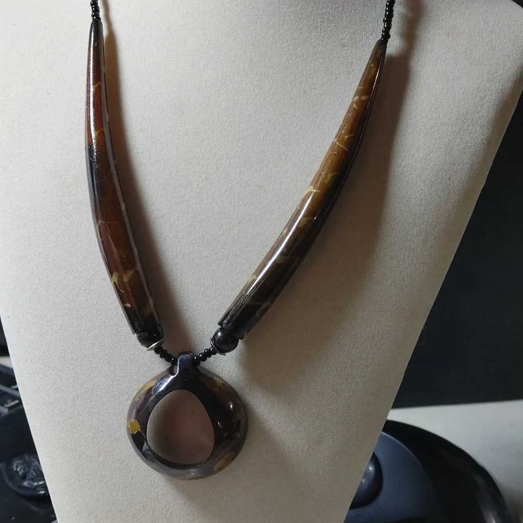 Brown Tan Horn Pendant Necklace Vintage Seed Beaded Strand Barrel Clasp Resin - Image 8