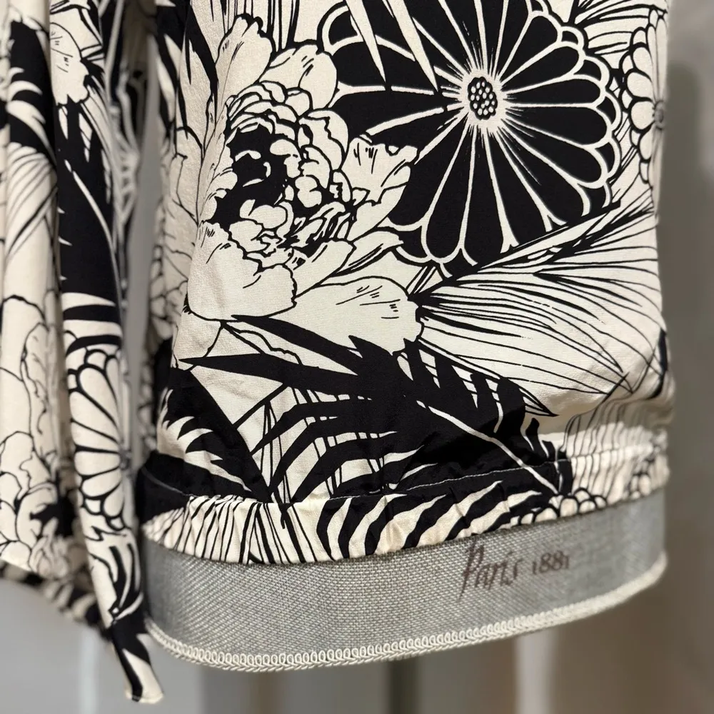 Vintage Kenneth Cole One-Shoulder Silk floral top with Bell Sleeve, Sz 4 - Image 4