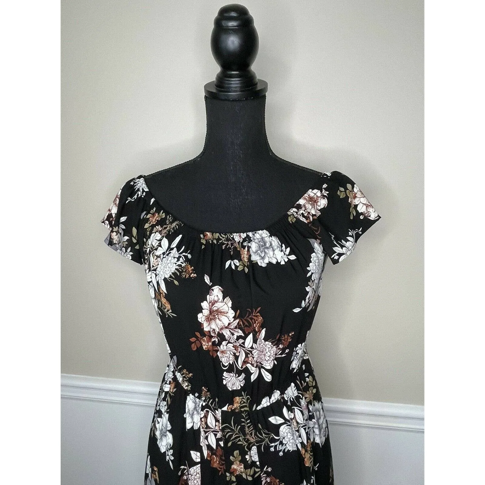 Iris Black Floral Shorts Romper Size Medium - Image 7