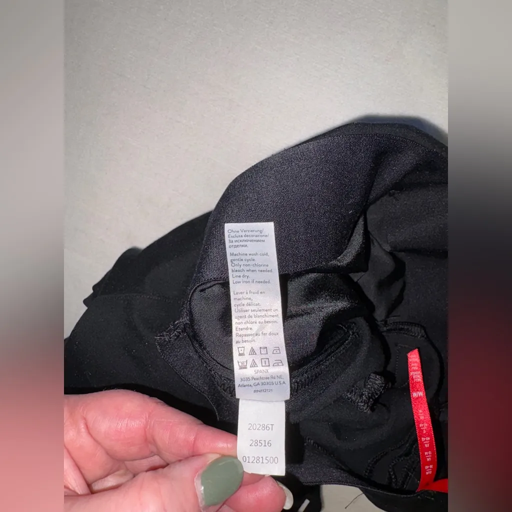 Spanx Sleek Black Leggings - Image 2