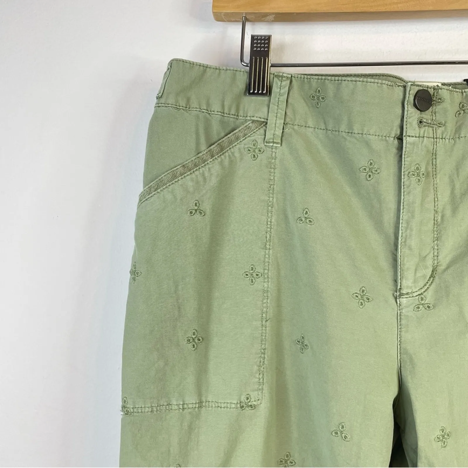 Sanctuary Surplus Olive Army Green Eyelet Cargo Cropped Utility pants 31 new - Image 2