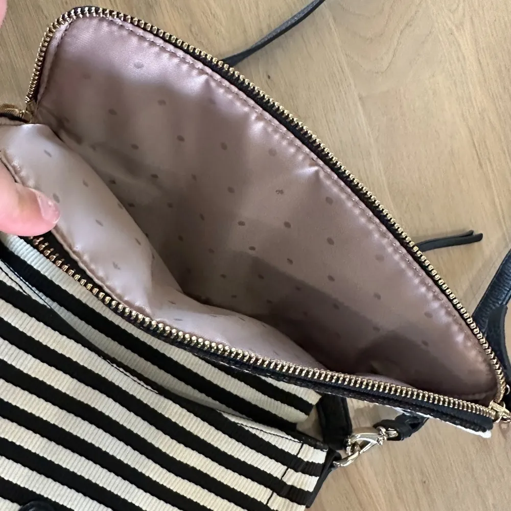 Kate spade cobble hill toddy bag black white striped purse - Image 3