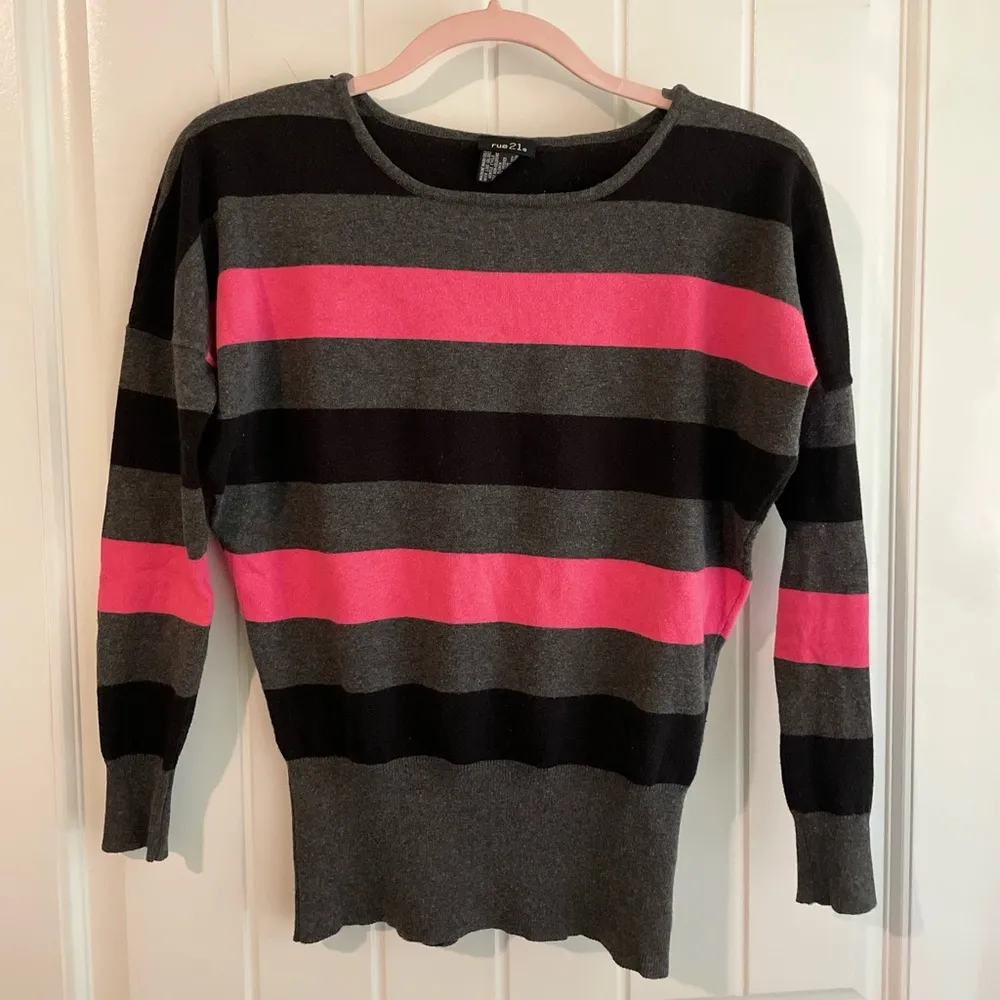 GUC Rue 21 Tri-Striped Pink Black & Grey Sweater sz Small - Image 6