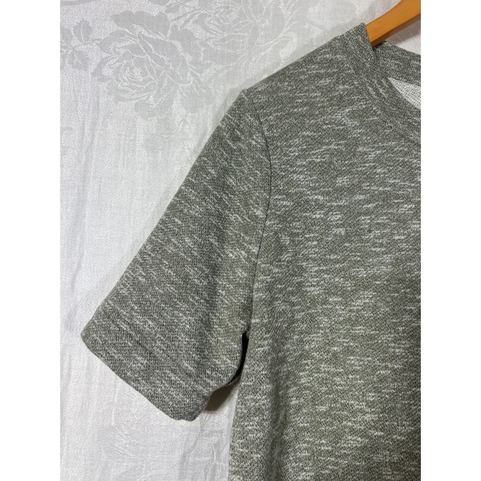 Duluth T Shirt Sweatshirt Large Gray Green Textured Creme de la Hem Untucked - Image 3