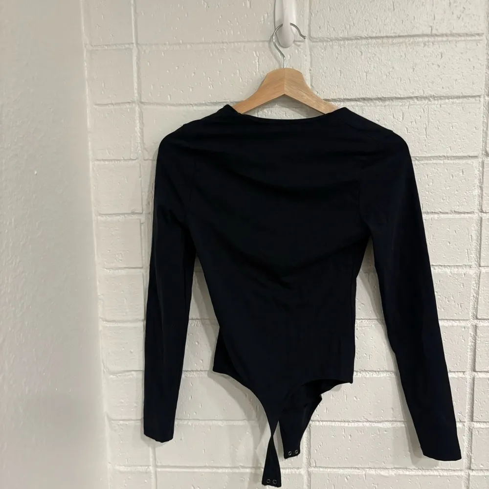 NWOT abercrombie and fitch soft collecrion black longsleeve scoopneck bodysuit - Image 3