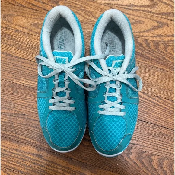 Women’s Sneakers Size 8 - Image 2