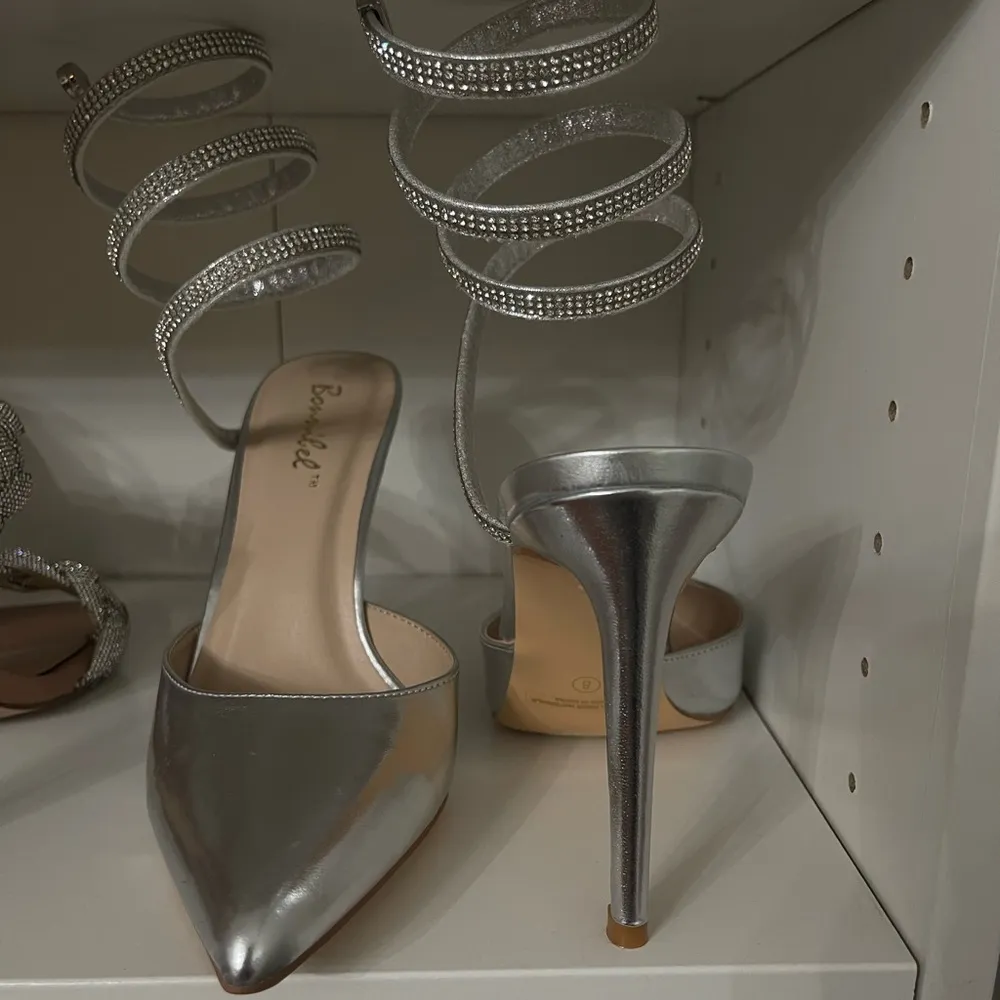 Silver wrap around heel Size 8 - Image 3