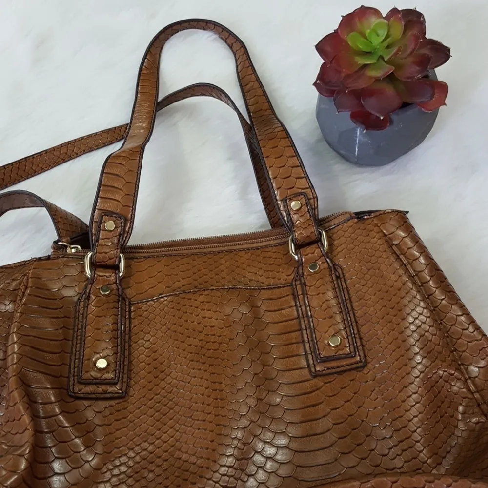 Liz Claiborne Tote - Image 3