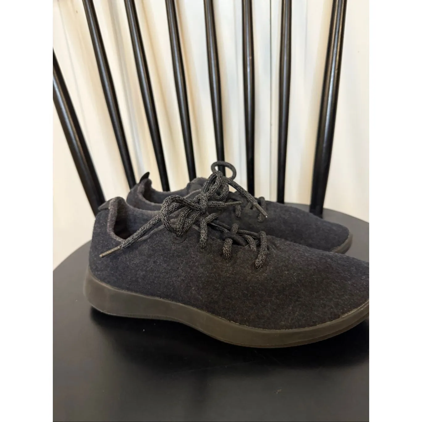 AllBirds black on black classic wool running sneaker size 9 - Image 6