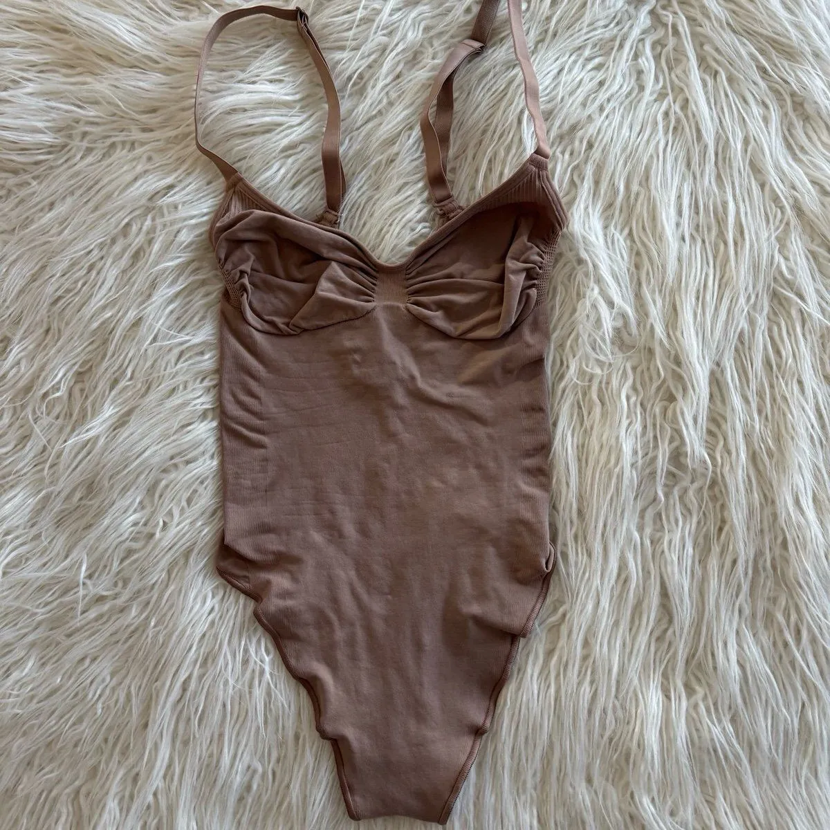 Skims Seamless Sculpt Low Back Thong Bodysuit Sienna Size Medium - Image 2
