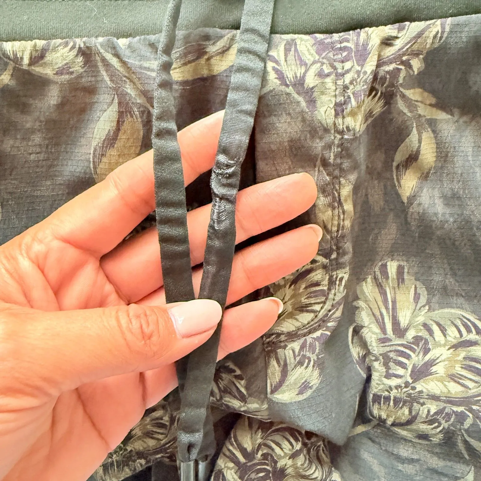 Athleta Trekkie North  Terra Firma Olive Green Floral Printed Jogger Sz 10 - Image 8