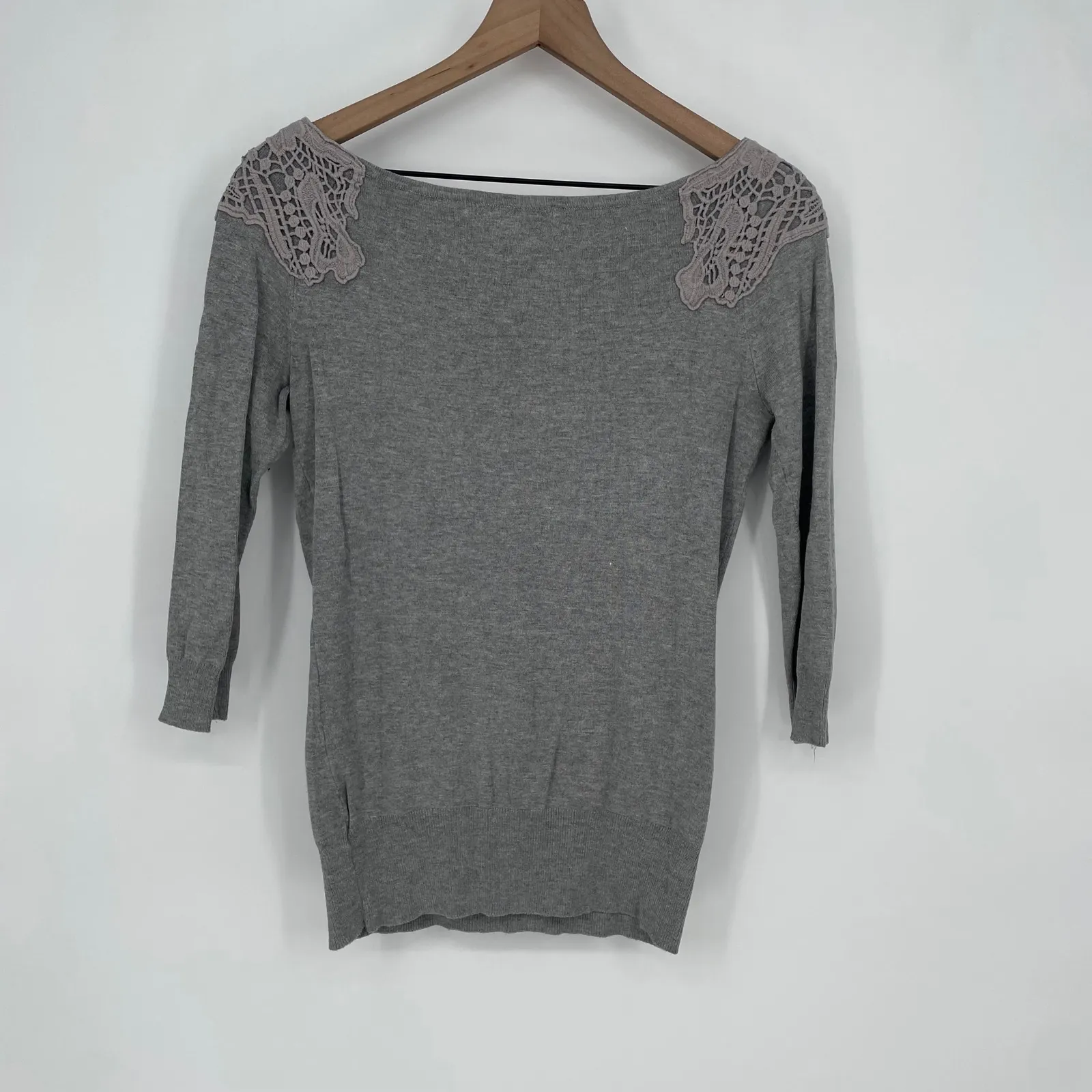 Forever 21 Gray Lace Neckline 3/4 Sleeve Sweater Top Womens Size S - Image 5