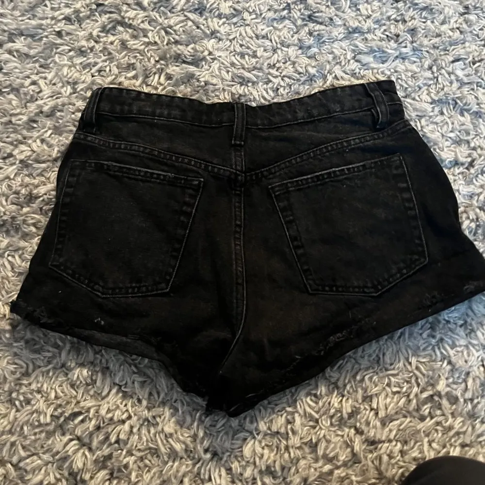zara distressed black denim jean shorts size 6 28 - Image 3