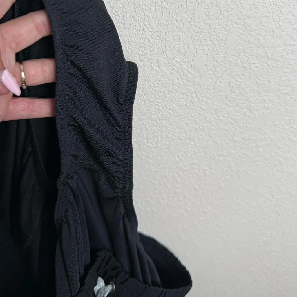 Vuori Women Size Large Black Camo Clementine‎ Shorts 2.5 inseam athletic shorts - Image 8