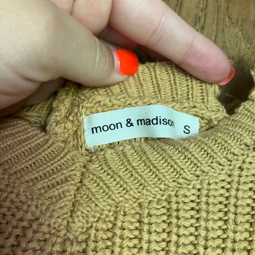 Moon and Madison rust sweater cropped raw hem size small Orange - Image 3