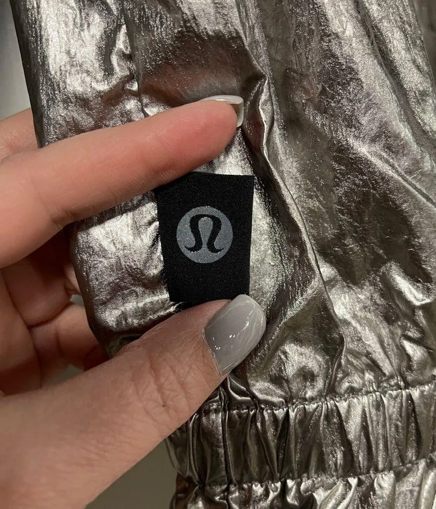 Lululemon stronger as one jacket - Image 4