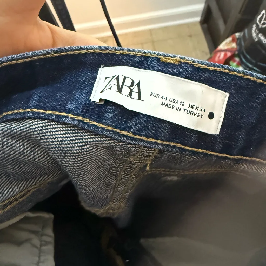 Zara Medium Wash Relaxed Boyfriend Jeans - Image 3