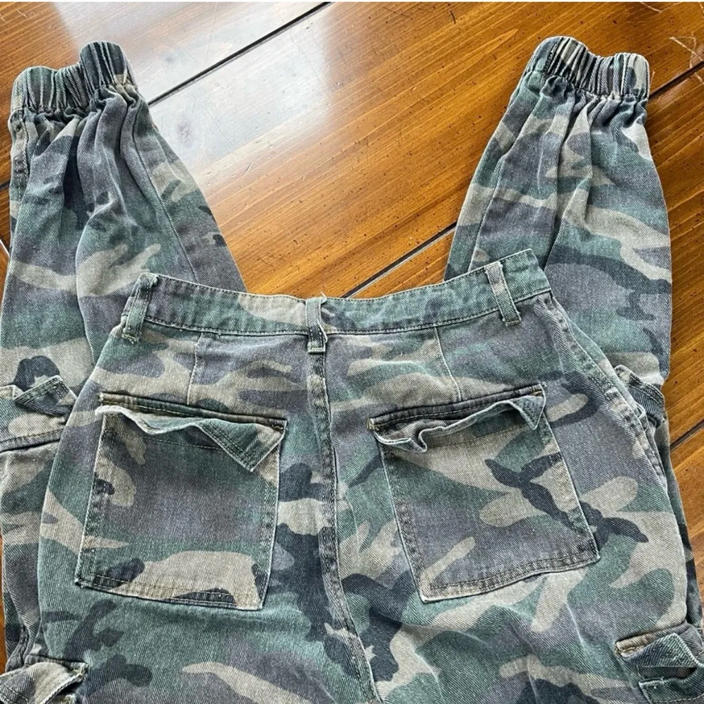 SHEIN Green Camouflage Pants - Image 5