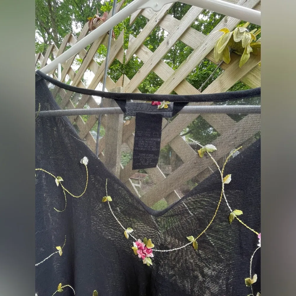 Vintage Woman’s JONATHAN MARTIN Embroidered Floral Sheer Fringe Poncho Size 12 - Image 2