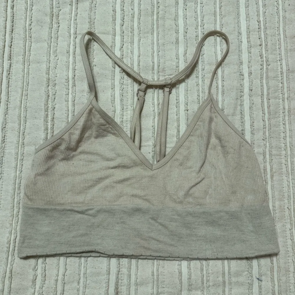 A by Anthropologie Jennie Seamless T Back Bralette Gray Size undefined - Image 3
