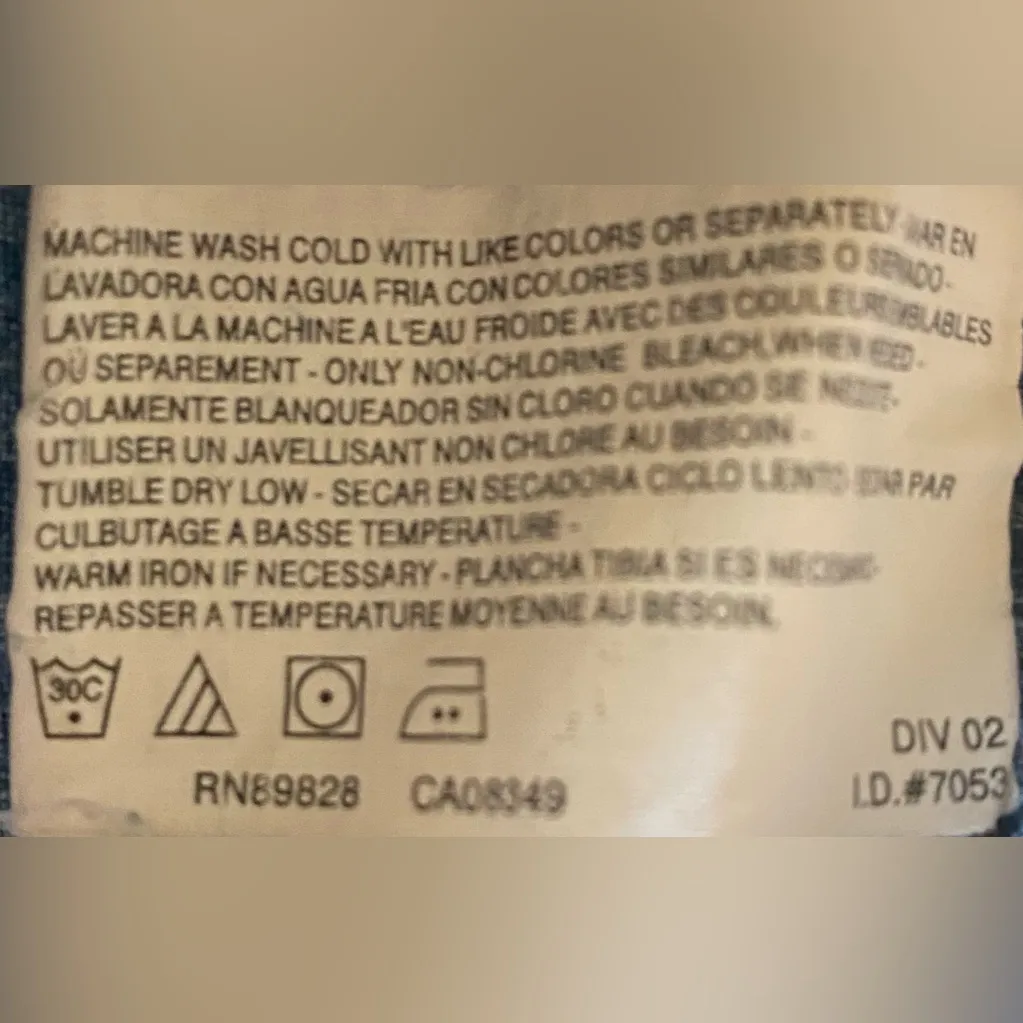 GLORIA VANDERBILT denim blue peddle pushers cargo style snap pockets size 12 - Image 8