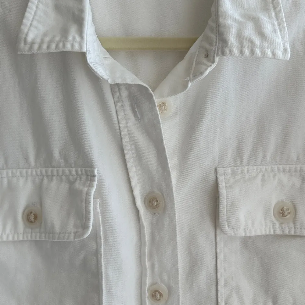 Democracy White Denim Button Down Shirt Jacket w/ Raw Hem & Pockets, Size Small - Image 13