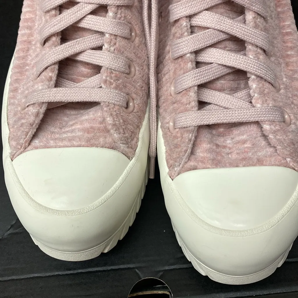 Converse Chuck Taylor high tops! - Image 3