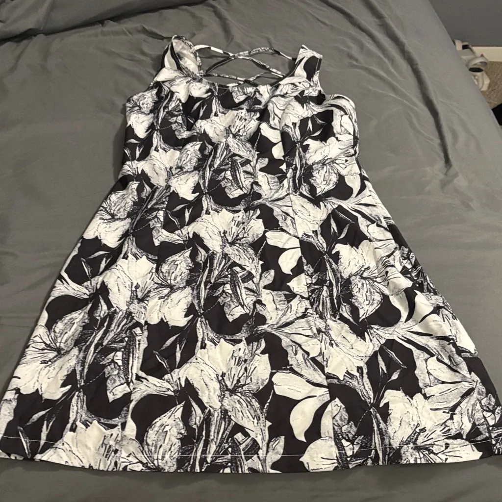 Sheilay Elegant Strapless Black and White Cross - Image 5