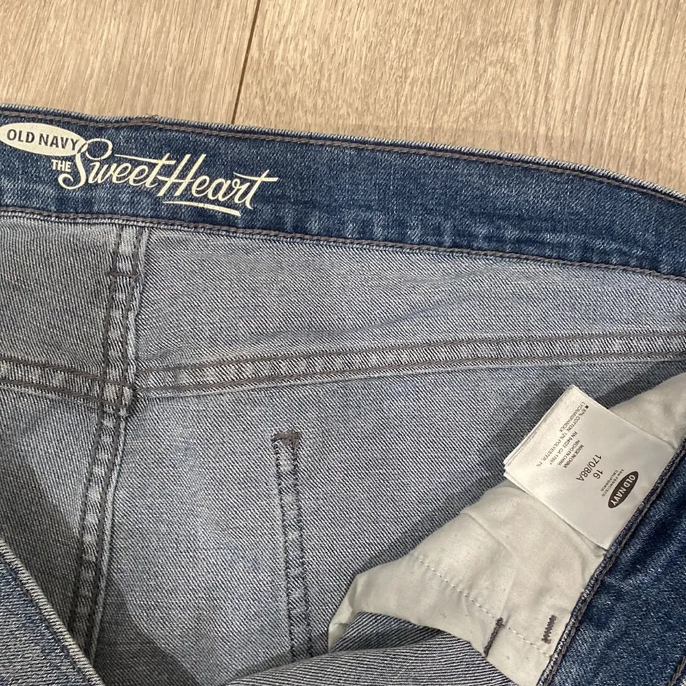 Old Navy The Sweetheart Medium Wash Jean Shorts - Image 2