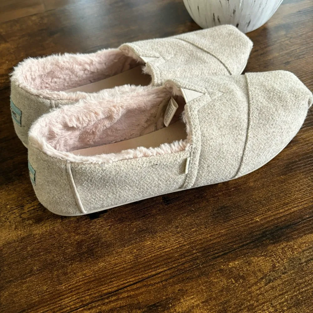 Toms Alpargata Natural Felt Two Tone Faux Fur Slippers Size 12 - Image 2