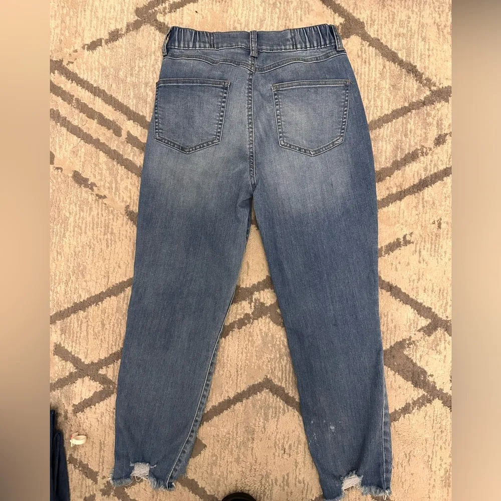 Rewash denim - size 7/28 ripped, elastic waist, raw hemmed jeans - Image 5