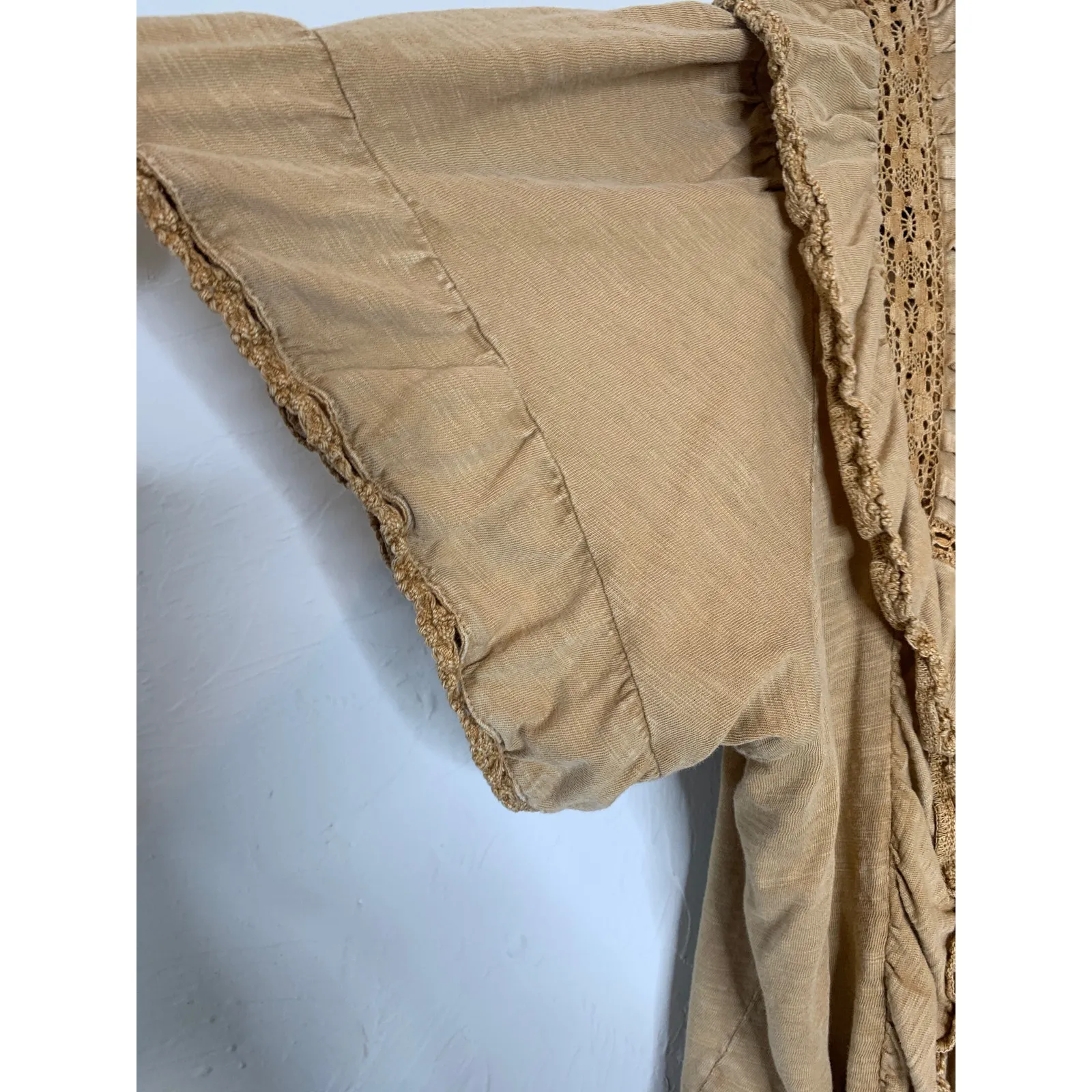 Free People “Le Femme Tee” Sandstone Short Ruffled Sleeve Blouse Sz Large - Image 9