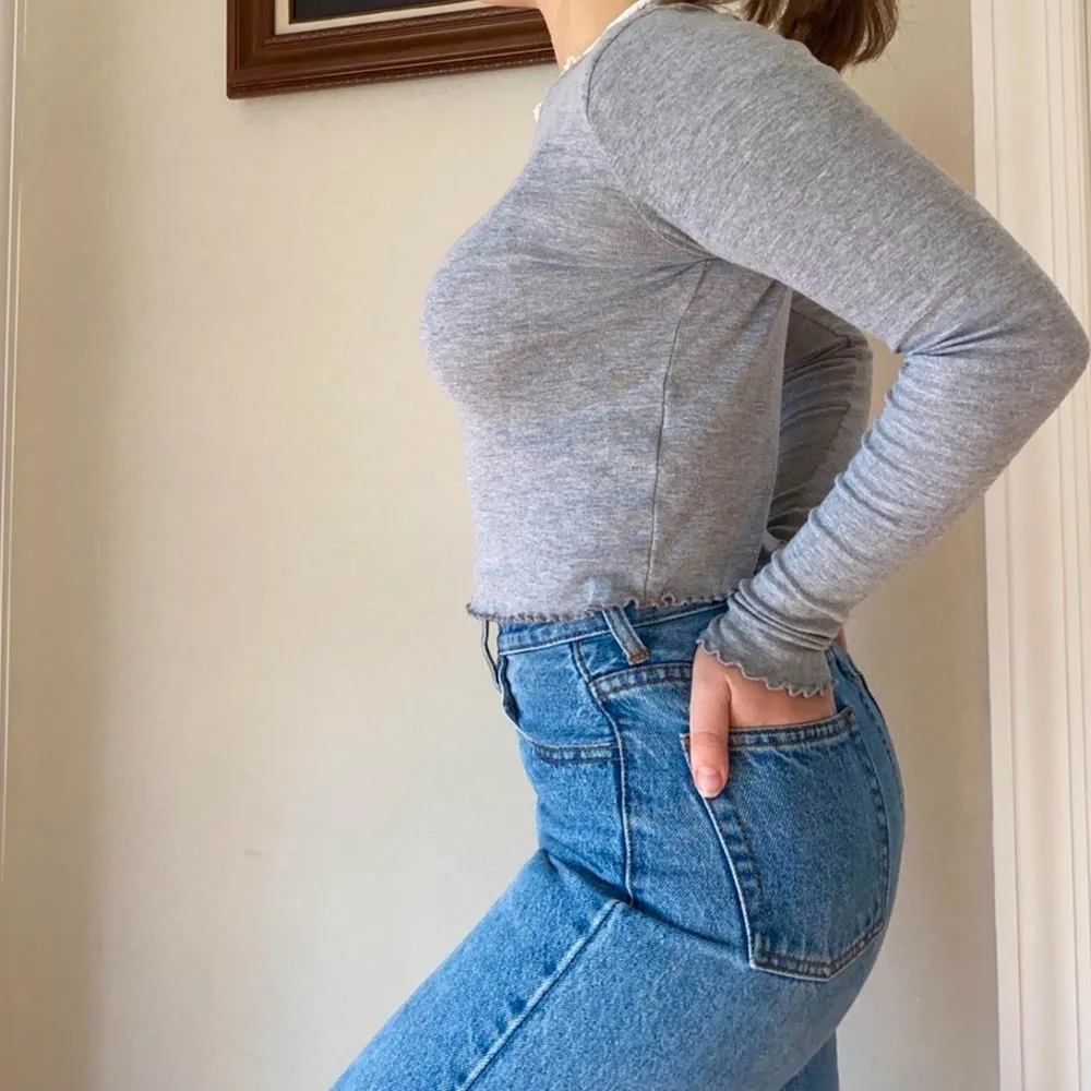 top shop cropped grey shirt with lettuce hem - Image 2