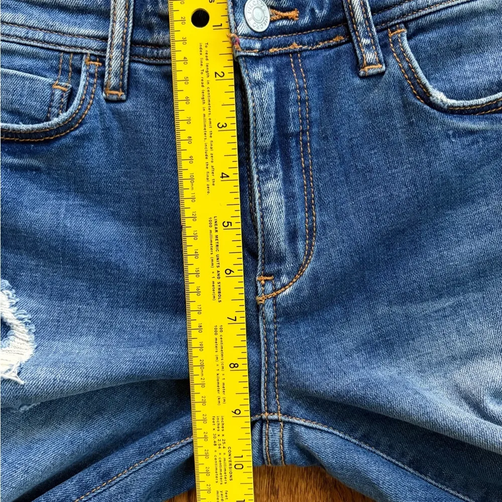 Pilcro Slim Boyfriend Crop Distressed Mid-Rise Med Wash Jeans
Size 27 - Image 13