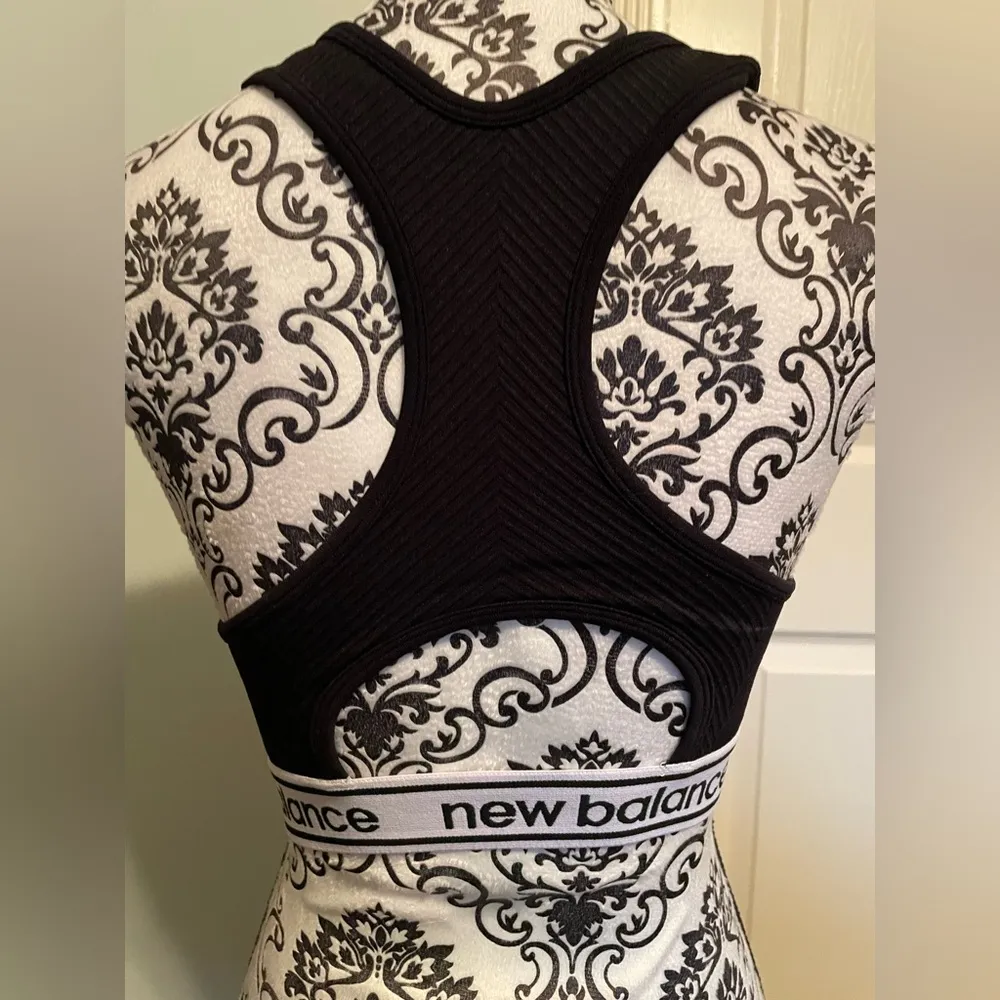 New Balance Medium Impact Sports Bra Style #114933 Black/White Size L - Image 4