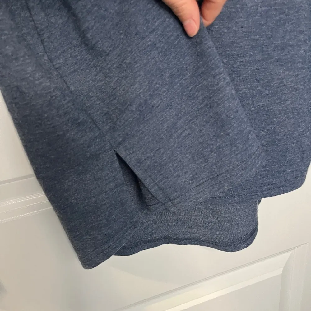 Women’s Blue Athletic Works Long Sleeve Light Weight Hoodie Size: M - Image 3