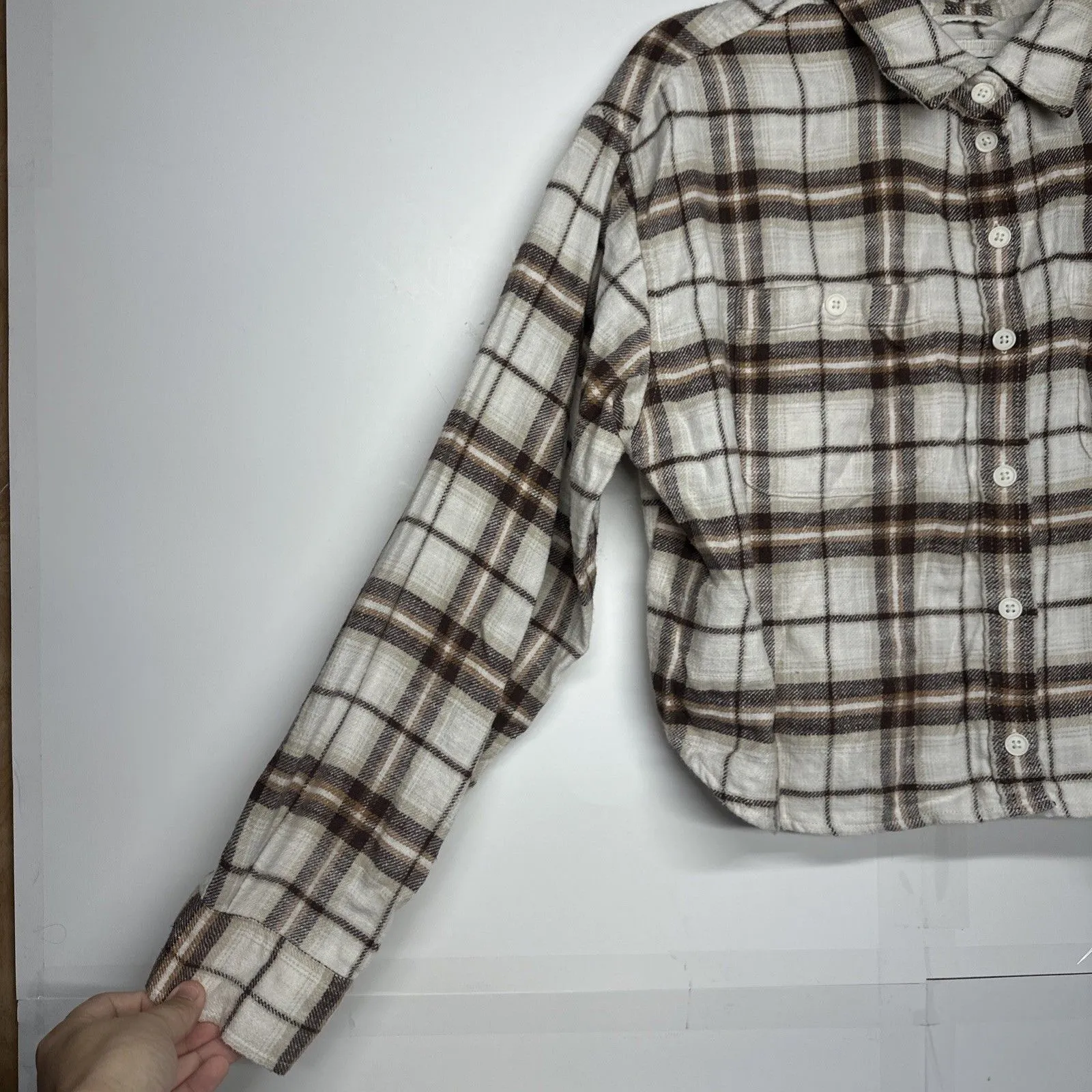 American Eagle Outfitters women’s cropped flannel Size Small - Image 2