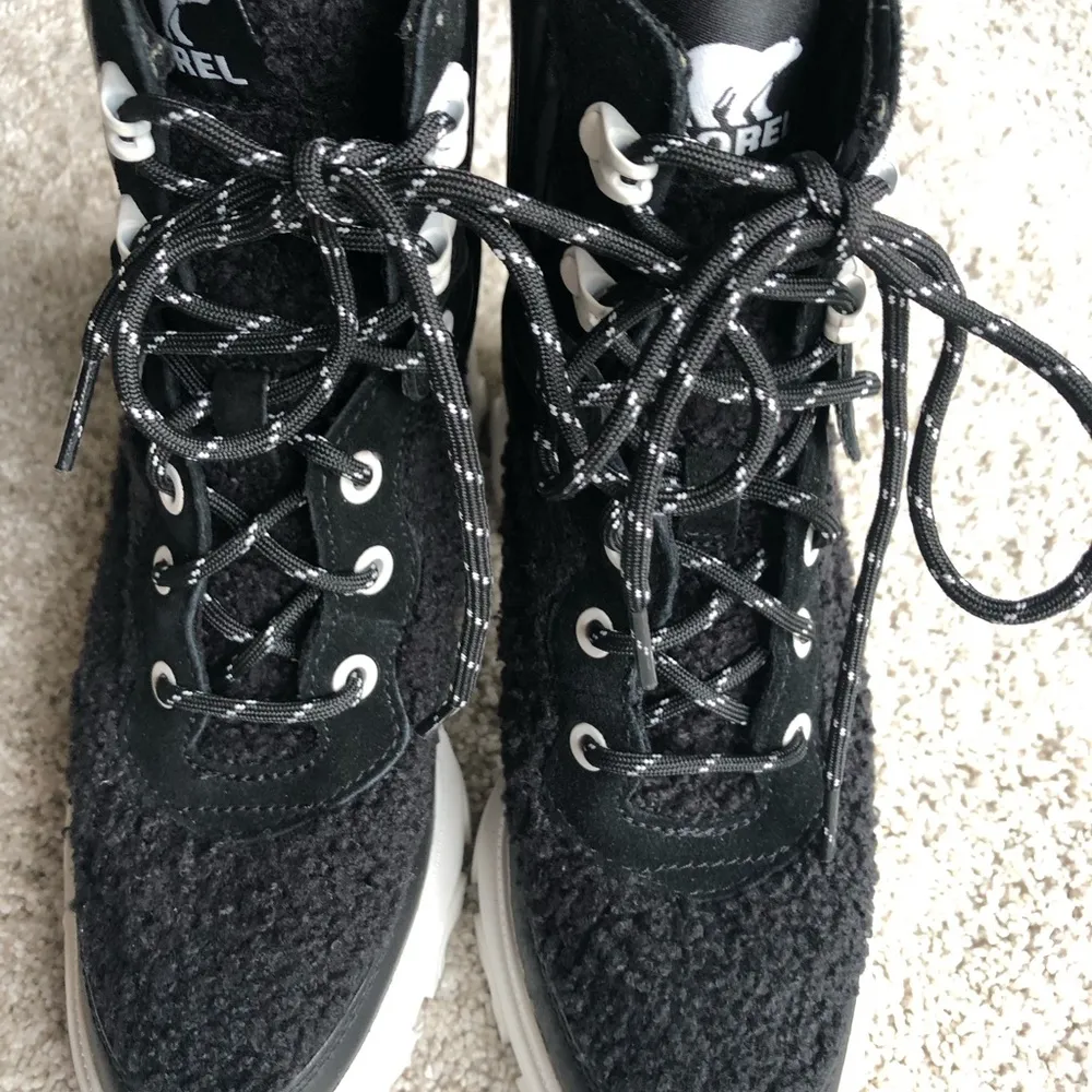 New Brex™ Leather & Faux Shearling Block Heel Lace-Up Bootie women size 7 - Image 11