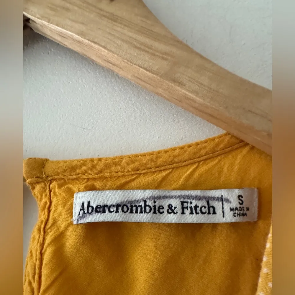 Abercrombie & Fitch Yellow and White Polka Dot Romper - Image 4
