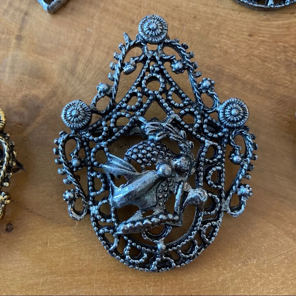 Vintage Medieval Pins Brooch Knight Royal Crest Silver - Image 3