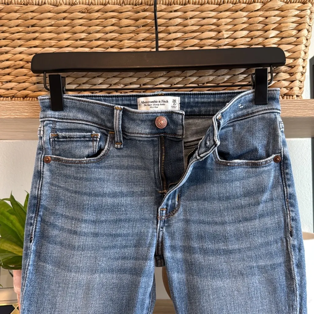 Abercrombie & Fitch The Super Skinny Ankle Mid-Rise Raw Hem Jeans, 26/ 2 - Image 6