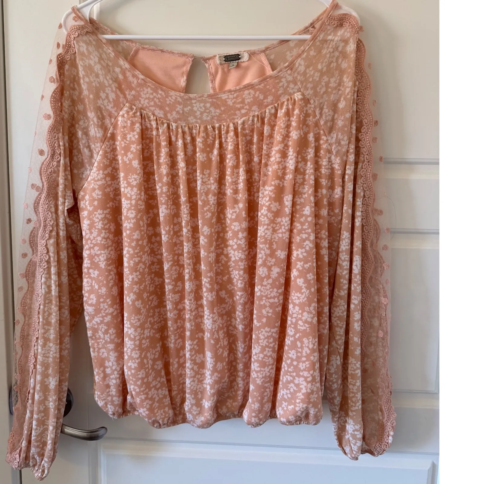 Gimmick BKE sz L Womens Pink Sheer Puff Sleeve Lace Keyhole Back Blouse Top Boho - Image 2