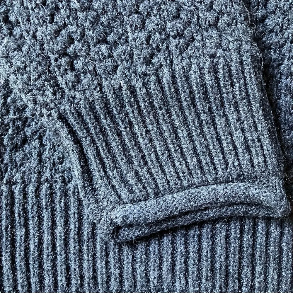 Universal Threads *cozy and warm* black knitted sweater - Image 3